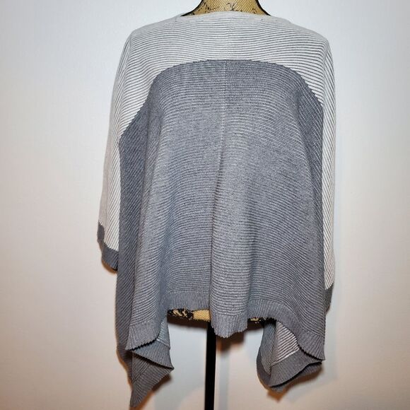 Lululemon It All Lines Up Poncho - Picture 1 of 15